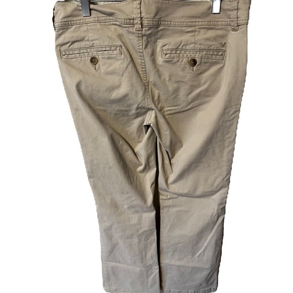 American Eagle Women’s size 10 short pants. Khaki in color. I2. - Picture 2 of 3